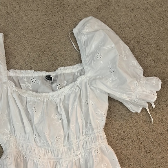 H&M eyelet crop top women’s medium white puff sleeves airy girly pretty - Picture 3 of 5